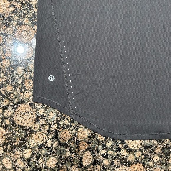 Lululemon training/running shirt. Dark grey. - Picture 5 of 5